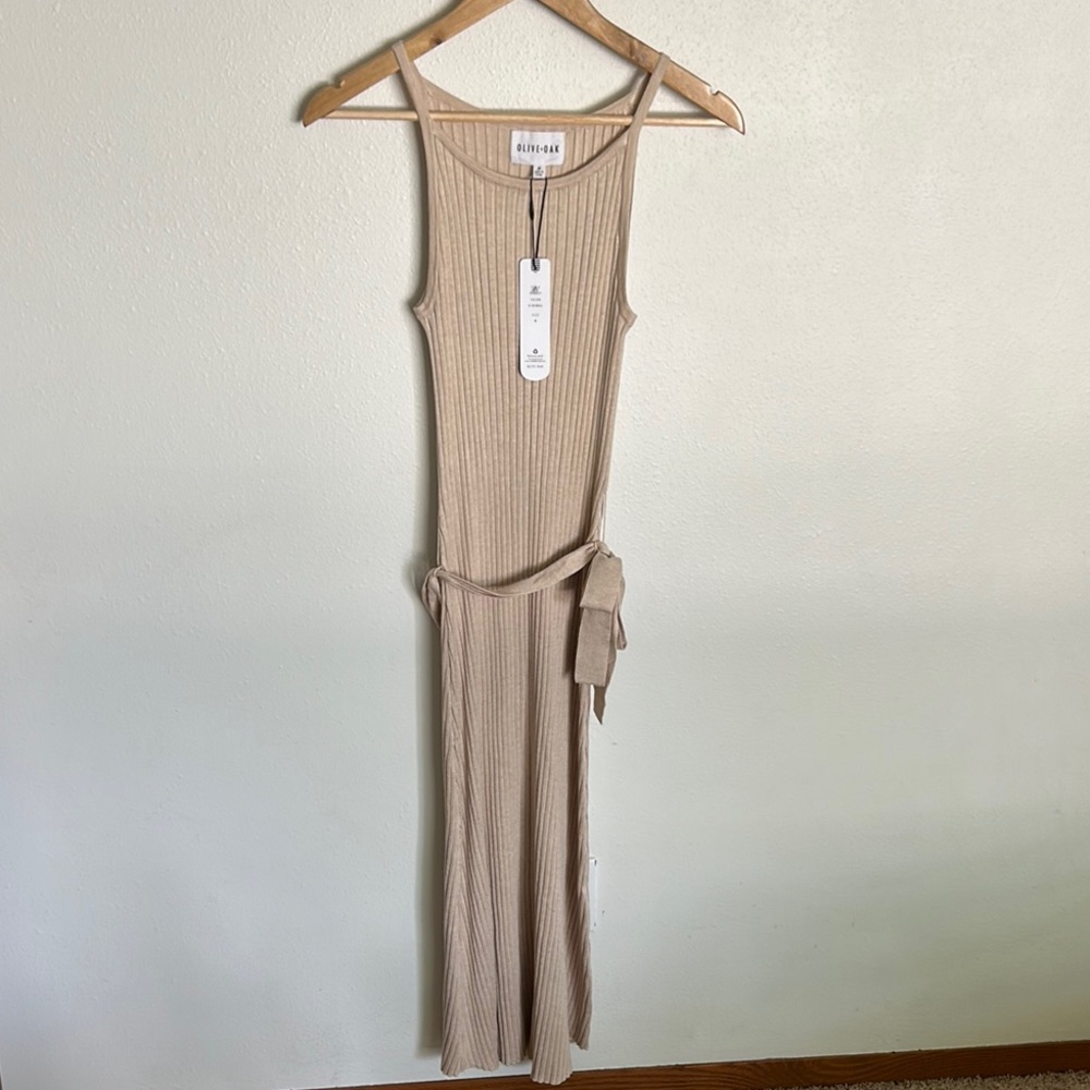 Olive & Oak Tan Sleeveless Sweater Dress